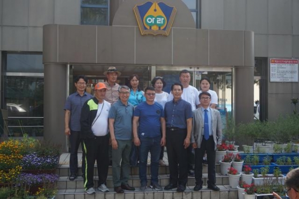 아라중학교는 제주시태권도협회와 함께 몽골국제초청교류전을 실시하고 있다. 몽골학교 관계자 10여명이 19일 아라중학교를 방문했다.