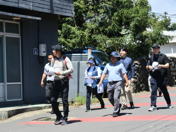 지난달 29일 실종 이후 돌아오지 않고 있는 유동현 군의 행방을 찾기 위한 경찰과 민관의 대대적인 수색이 전개되고 있다.