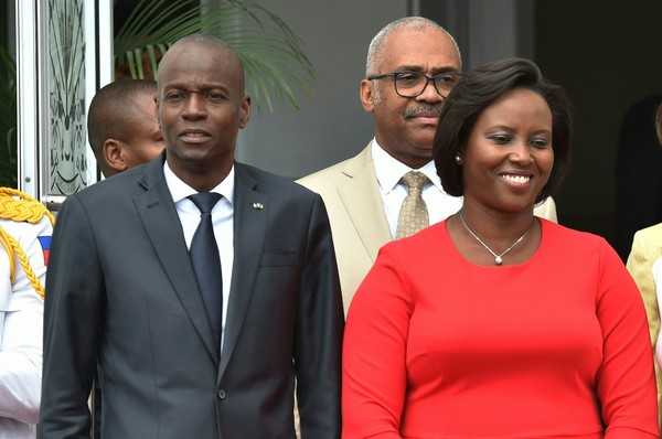 모이즈 아이티 대통령(왼쪽) 부부