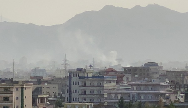 29일 카불서 폭발음 후 피어오르는 연기