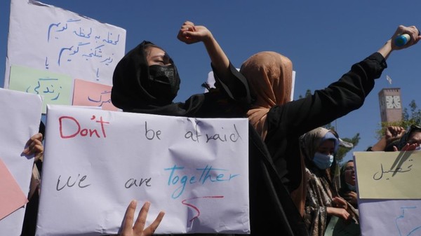 탈레반 치하에도 여성들시위