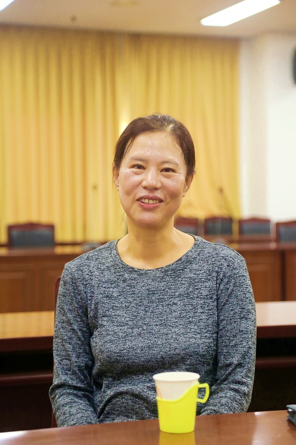 “아무도 없는 한국에서 돈도 없으면 더 외롭다”며 현금 100만원을 용돈으로 쥐어주신 시어머니 말이 아직도 기억에 남는다는 방금숙씨.