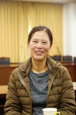 “아무도 없는 한국에서 돈도 없으면 더 외롭다”며 현금 100만원을 용돈으로 쥐어주신 시어머니 말이 아직도 기억에 남는다는 방금숙씨.