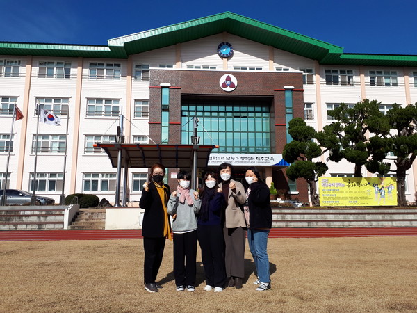 올해 1월 졸업한 제주여자상업고등학교 김기빈·이수연 학생이 육군 민간부사관 여군 2기 공개채용에서 최종 합격했다.