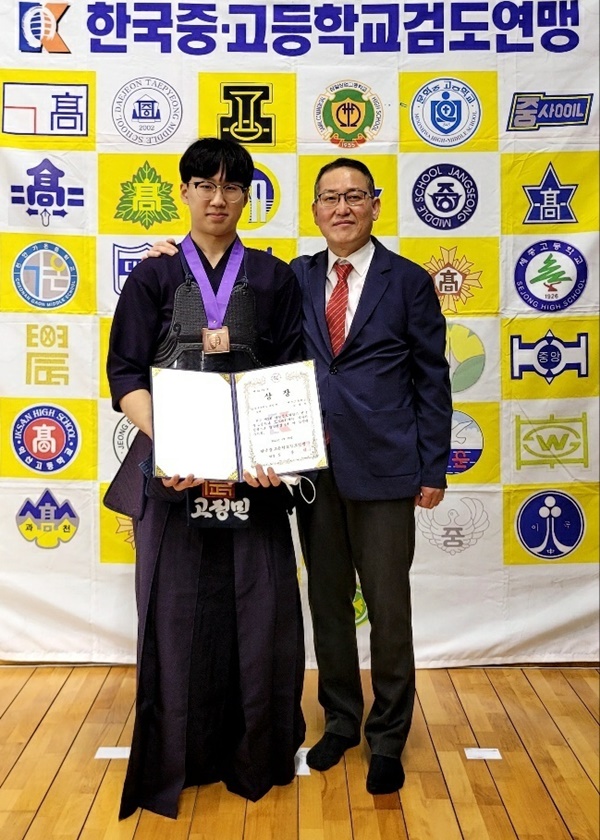 고정민 선수(왼쪽) 김무진 감독(오른쪽)