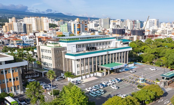 30일 오후 1시 제주시 아젠토피오레컨벤션에서 열리는 ‘2022 전국 갈등관리 포럼’은 제주도, 단국대 분쟁해결연구센터, 제주도 사회협약위원회가 공동 주최한다.