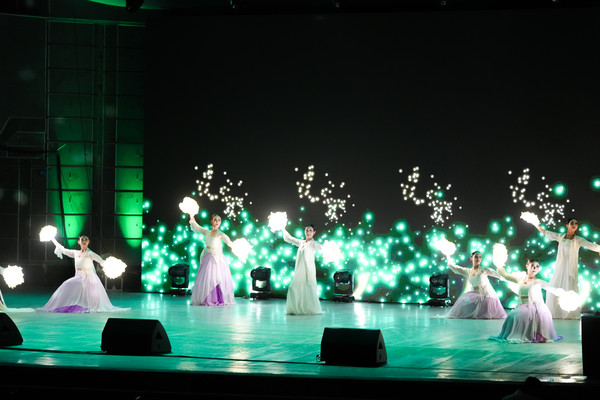 제61회 탐라문화제 개막식에서 선보인 주제공연 '탐라의빛' 의 한 장면.