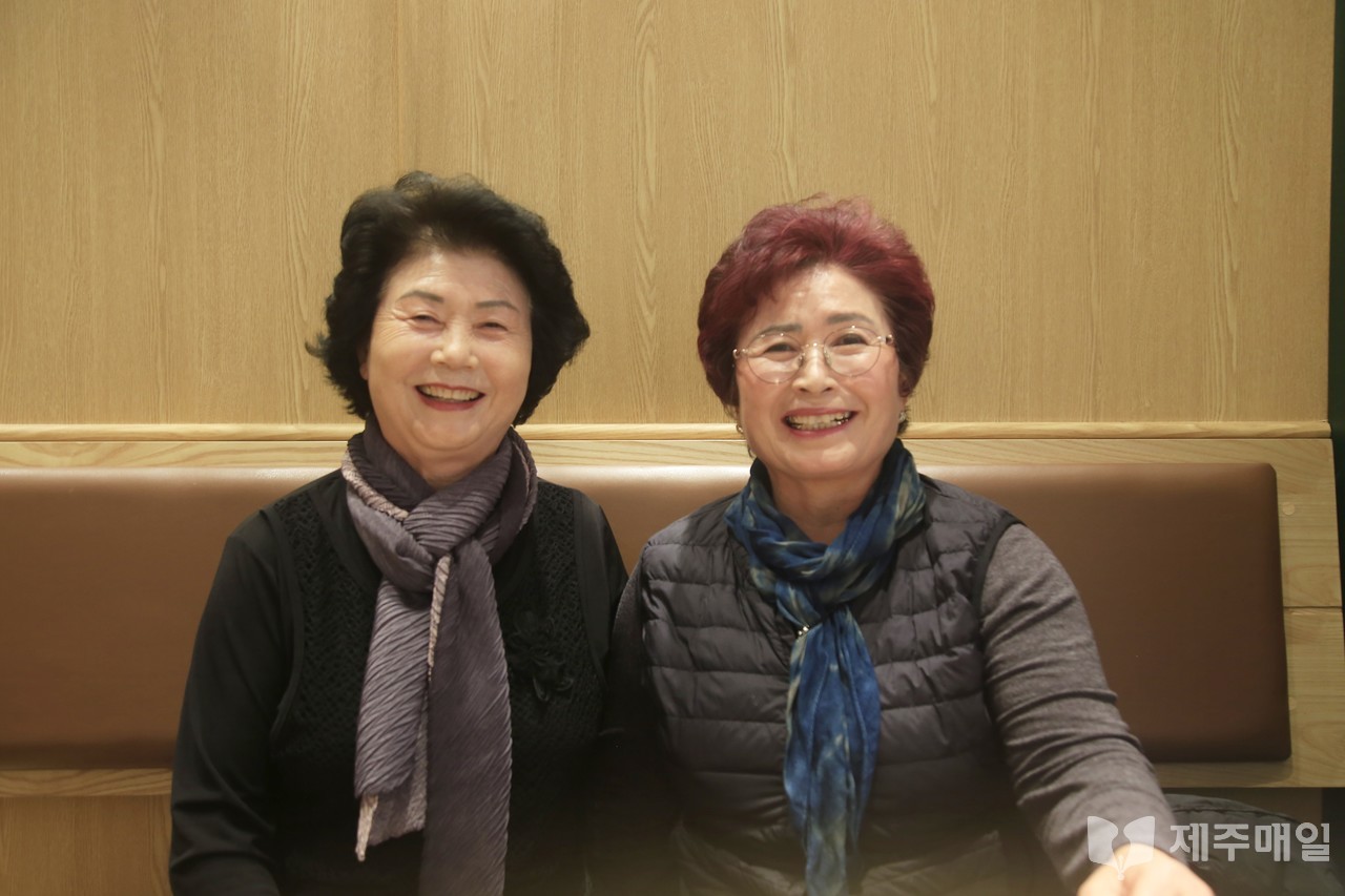 한올간병봉사회 변명효(사진 오른쪽) 회장과 이경랑 부회장.