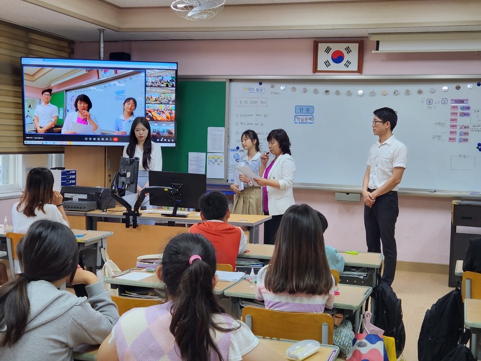 위미초등학교와 대만 삼인초등학교가 온라인 국제교류 수업이 진행됐다. 대만출신 다문화가정 학생이 통역을 도맡으면서 친구들로부터 박수를 받았다.