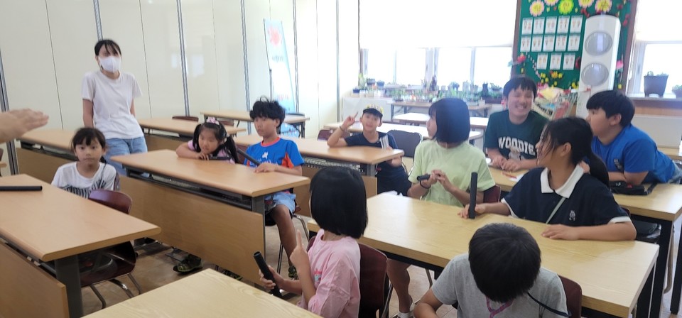 지난 19일 국제가정문화원에서 다문화가정 자녀들이 시조 쓰기 교육을 배웠다. [사진 = 김진규 기자]
