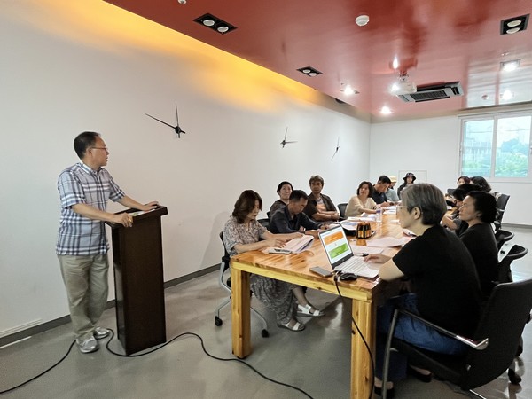 ㈜제주매일이 주관하는 제주한달살이 프로젝트 ‘살아보난 좋아마씸’ 오리엔테이션이 3일 오후 신문사 회의실에서 열렸다.