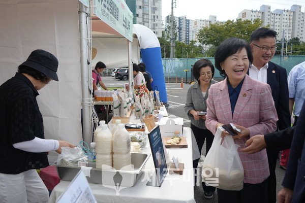 제주 로컬푸드 상생장터..로컬푸드 활성화 지원 "제주,로컬푸드를 만나다"9월18일. 하나로마트 노형점 주차장