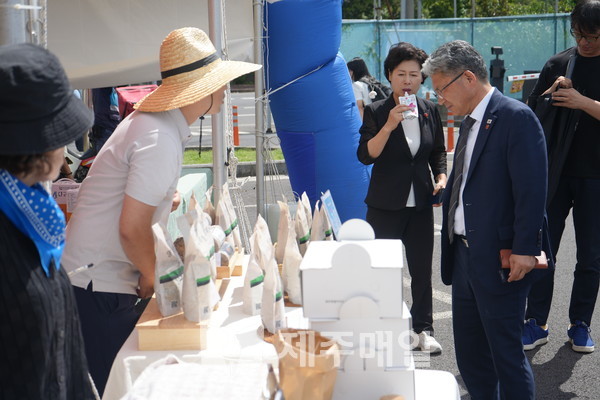 제주 로컬푸드 상생장터..로컬푸드 활성화 지원 "제주,로컬푸드를 만나다"9월18일. 하나로마트 노형점 주차장
