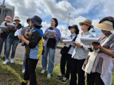 수채화 화가 박춘성씨가 설문대 어린이도서관의 ‘신과 함께–제주 신화 이야기꾼 되어보기’ 프로그램에 참가했다.