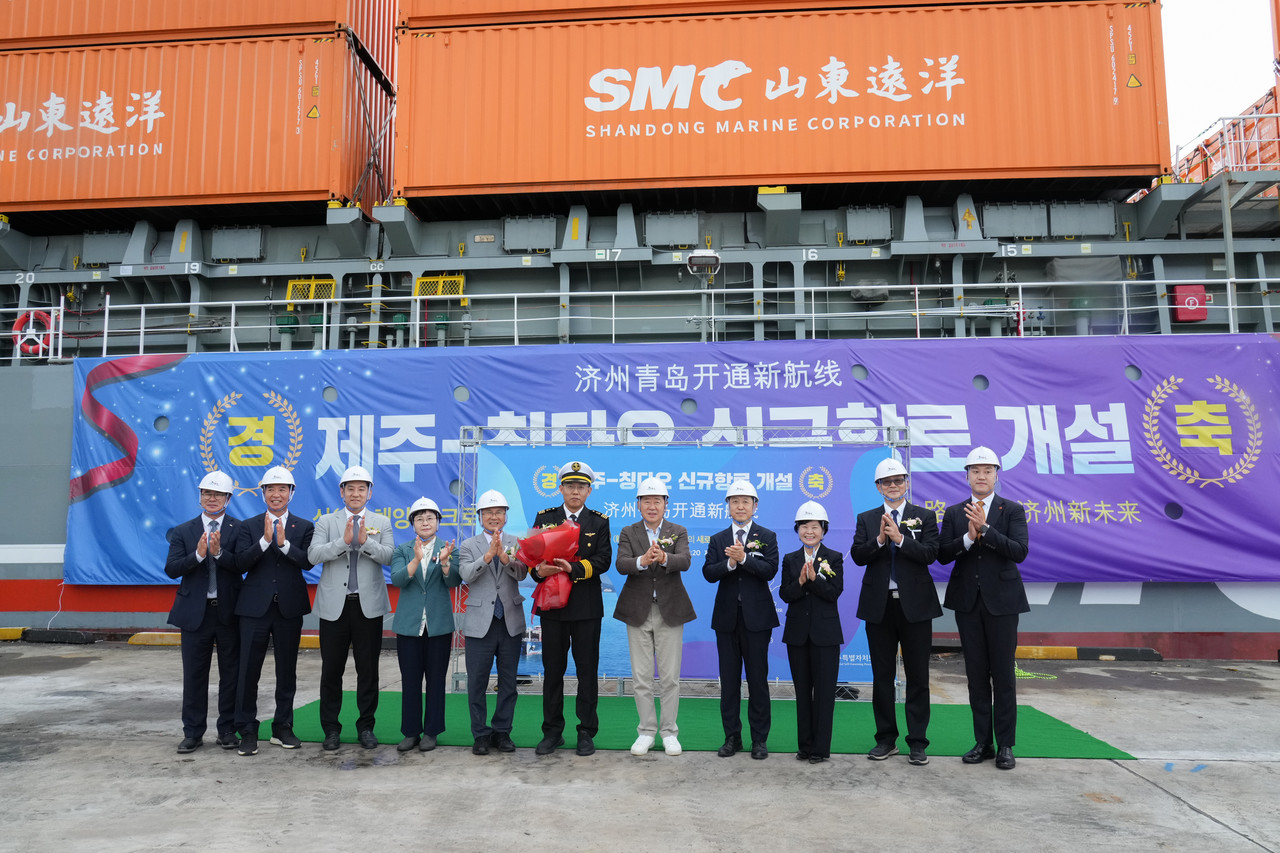 제주도는 18일 오후 2시 제주항 국제여객터미널에서 ‘제주–칭다오 정기 컨테이너선 첫 입항식’을 열고 제주 해상물류의 새 시대 개막을 선언했다. [사진=제주도]