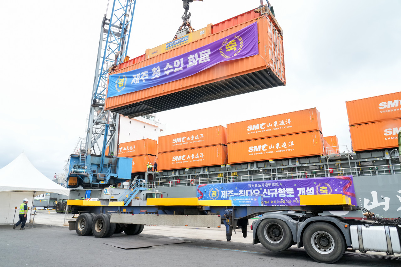 제주도는 18일 오후 2시 제주항 국제여객터미널에서 ‘제주–칭다오 정기 컨테이너선 첫 입항식’을 열고 제주 해상물류의 새 시대 개막을 선언했다. [사진=제주도]