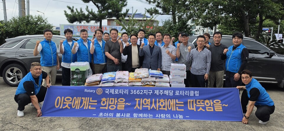 제주해담로타리, 장전·내도마을회에 쌀 1000㎏ 기증 - 뉴스 썸네일 이미지