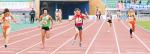 여자육상 400m계주 마지막 주자로 나선 정혜림이 결승선을 통과 하고 있다. 박민호 기자