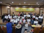 지난 10월 중도입국자녀교육 프로그램인 “Together, High-five” 한국어 말하기대회에서 다문화가정 자녀들과 함께.