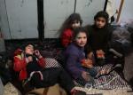 동구타 지역에서 시리아 정부군의 무차별 폭격에 신음하는 민간인들. [연합뉴스]