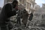 시리아 동구타 지역에서 시리아 정부군의 무차별 폭격에 신음하는 민간인들. [연합뉴스]