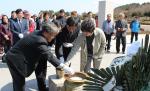 지난 14일 한국기독교교회협의회(이하 NCCK)의 ‘부활절 맞이 제주4·3평화기행단’ 70여명이 제주 4·3 평화공원을 방문해 헌화하고 참배하는 모습.