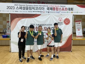 왼쪽부터 차지혜 코치, 김원호·정용인·박경은·박태일 선수