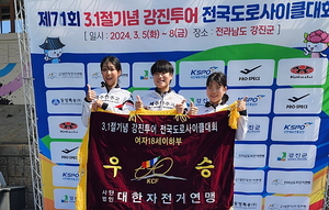 오른쪽부터 영주고등학교 송하빈(1학년), 현유미(3학년), 위송란(3학년) 선수.