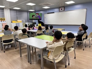 아라초 꿈낭 참여 어린이들이 지난 20일 경계존중교육을 받고 있다